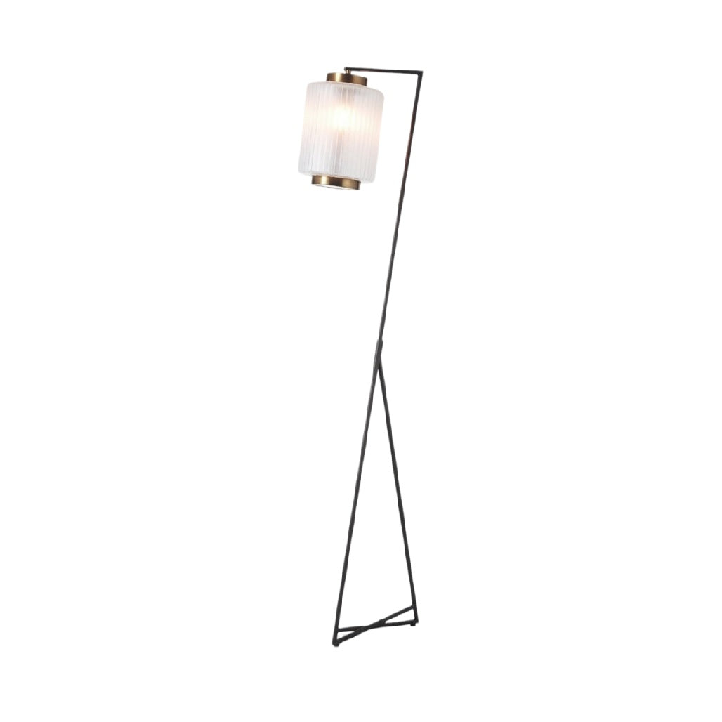 **Moderne vloerlamp met een elegante, gestructureerde lampenkap en een slank metalen frame**